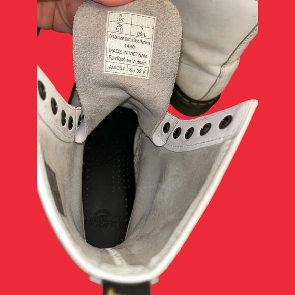 NEW Authentic White Dr. Marten 8 Eye 1460 Boots Size Women’s 7 - Picture 5 of 8